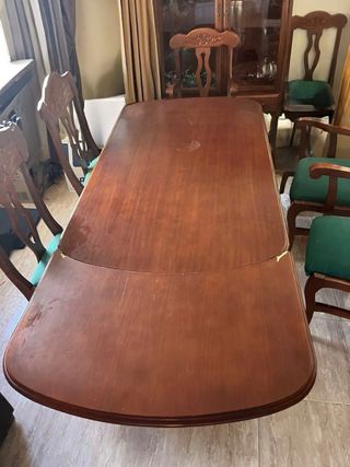 Mesa y 6 sillas salon con vitrina armario a juego
