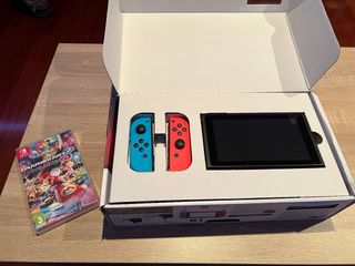 Nintendo Switch + Mario Kart 8 Deluxe