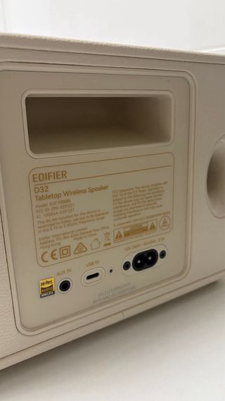 Altavoz Edifier D32 (Beige y Dorado)