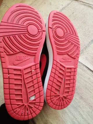 Scarpe Nike alte rosse e nere