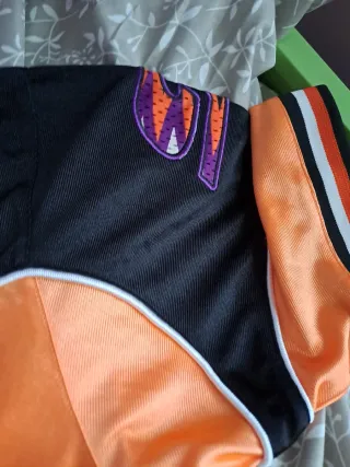 Camiseta Grimey Negra y Naranja