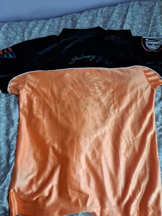 Camiseta Grimey Negra y Naranja