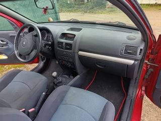 Renault Clio 2005 1.2  16v  75000 kms