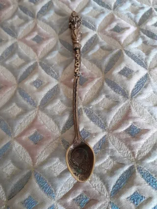 Cuchara antigua decorada