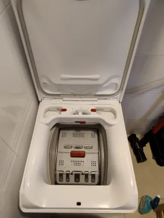 Lavadora AEG Carga Superior 7kg tambor descolgado