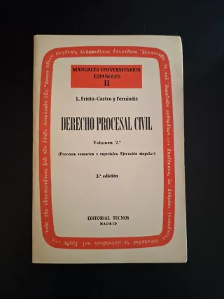 Manuales universitarios españoles de derecho.