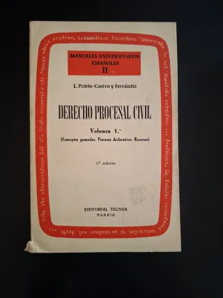 Manuales universitarios españoles de derecho.