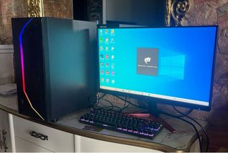 Ordenador Gamer MSI Torre Monitor Teclado