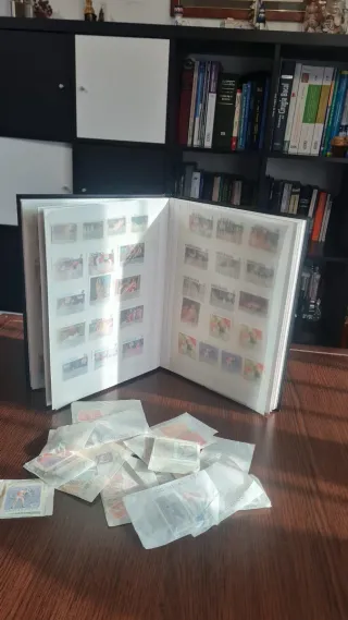 Colección Sellos del Mundo mas de 2000 Sellos.