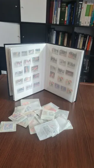 Colección Sellos del Mundo mas de 2000 Sellos.