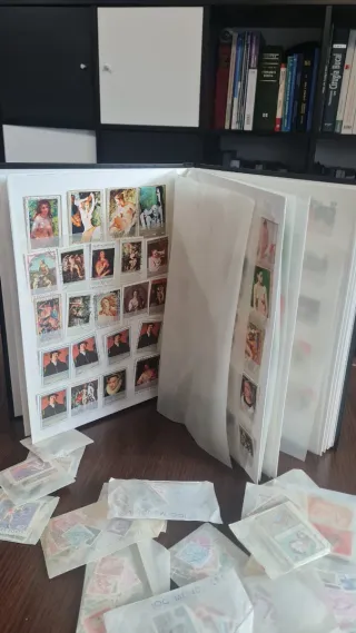 Colección Sellos del Mundo mas de 2000 Sellos.