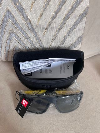 Gafas de sol Bolle negras y patillas amarillas