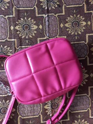 Bolso rosa acolchado para niña