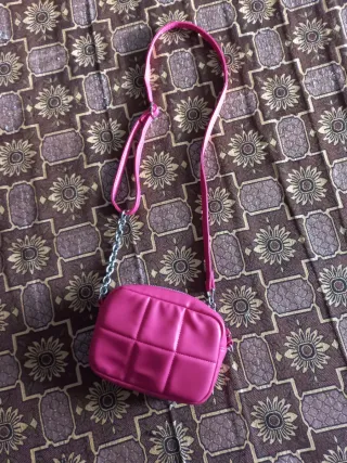 Bolso rosa acolchado para niña