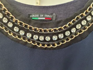 Blusa T M/L con pedrería.  Medidas en descripción