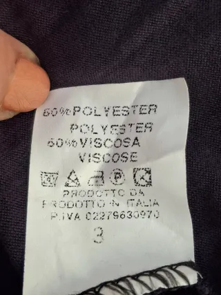 Blusa T M/L con pedrería.  Medidas en descripción