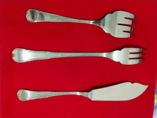 Cubiertos Cruz de Malta con borde de oro