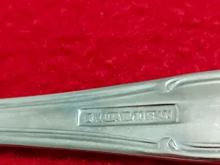 Cubiertos Cruz de Malta con borde de oro