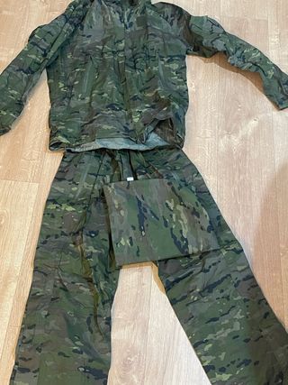 Traje de intemperie completo camuflaje
