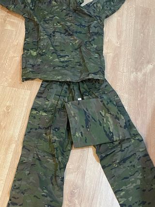 Traje de intemperie completo camuflaje