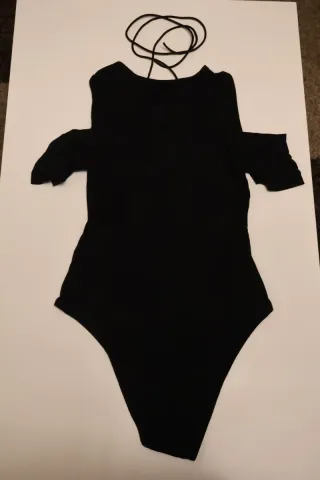 Body Shein hombros descubiertos bordado floral