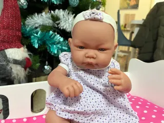 Cuna de muñecas blanca con accesorios