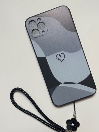 Cover iPhone 11 Pro Max colorata con laccetto