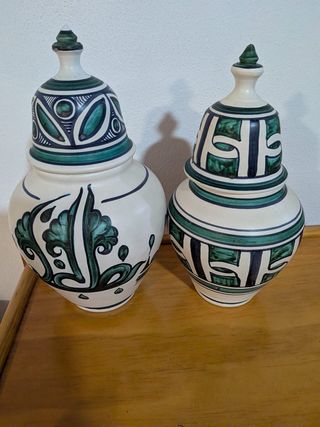 Juego de 2 jarrones de cerámica decorados