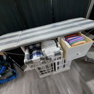 Planchador con cestas y cajón
