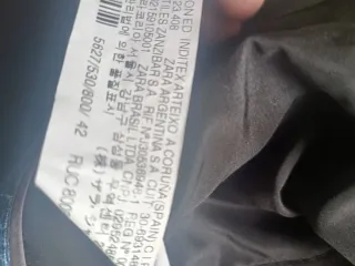 Traje negro y camisa blanca