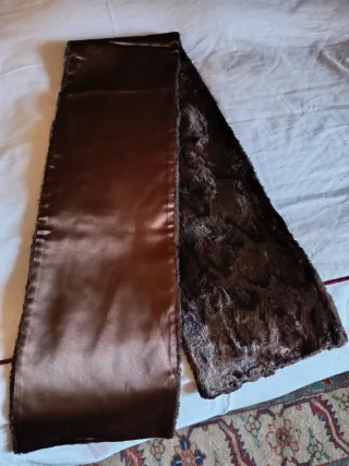 Foulard de terciopelo marrón y raso.