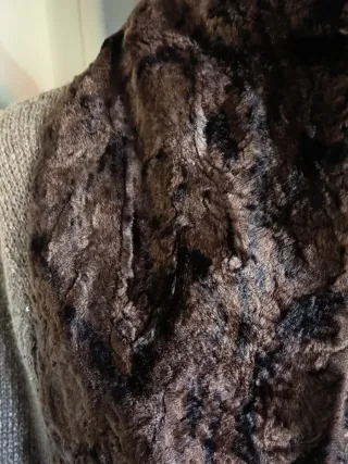 Foulard de terciopelo marrón y raso.