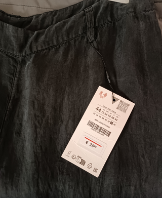 Pantalón recto fluido Zara negro