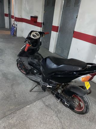 PGO 49cc Scooter Negro