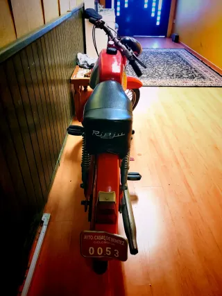 Moto Clásica Roja Rieju li minarelli 49 Año 1972