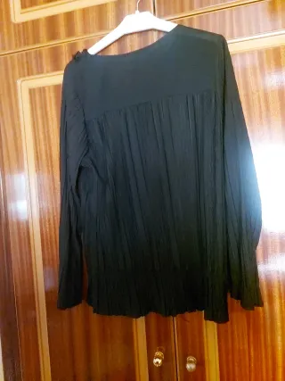 Blusa negra con lentejuelas
