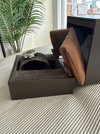 Reloj Gucci Mujer Esfera Negra y Detalles Florales