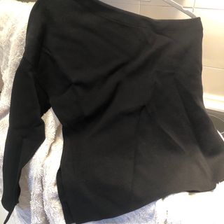 Jersey Negro Hombro Descubierto