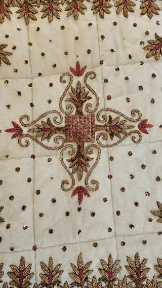 Tovaglia ricamata a mano Zardozi