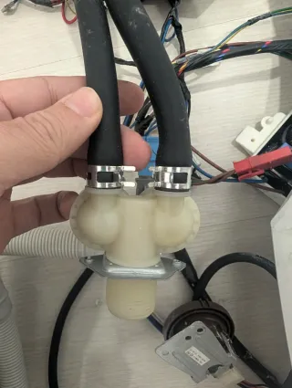 Electroválvula 2 Tomas Lavadora Daewoo Air power