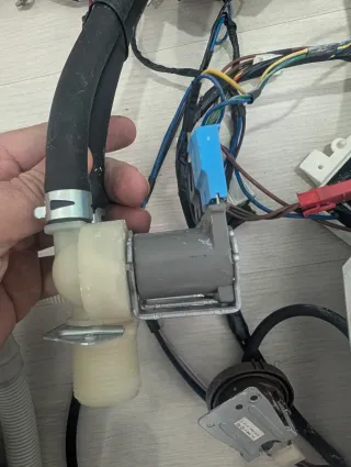 Electroválvula 2 Tomas Lavadora Daewoo Air power