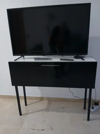Mueble TV moderno negro y blanco