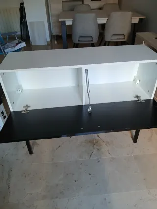 Mueble TV moderno negro y blanco