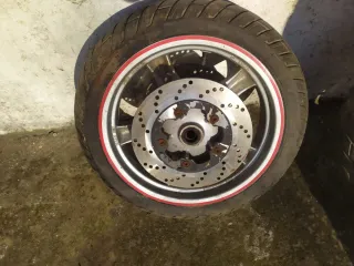 Ruedas de moto con disco de freno