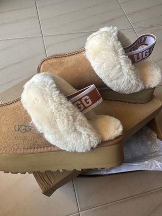 Zapatillas UGG Beige y Marrón