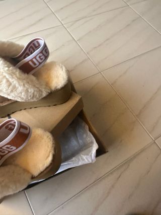Zapatillas UGG Beige y Marrón