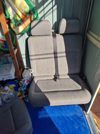 Asiento individual y banqueta T5