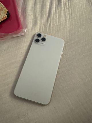 iPhone 11 Pro Max Plata NEGOCIABLE