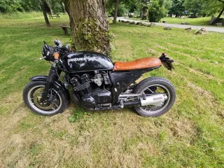 Suzuki GSX 750 Cafe Racer