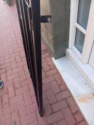 Reja de seguridad para puerta